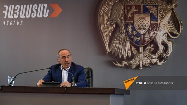 Пресс-конференция второго президента РА, лидера блока Армения Роберта Кочаряна (4 октября 2021). Еревaн - Sputnik Армения