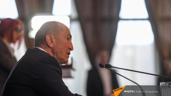 Пресс-конференция второго президента РА, лидера блока Армения Роберта Кочаряна (4 октября 2021). Еревaн - Sputnik Армения