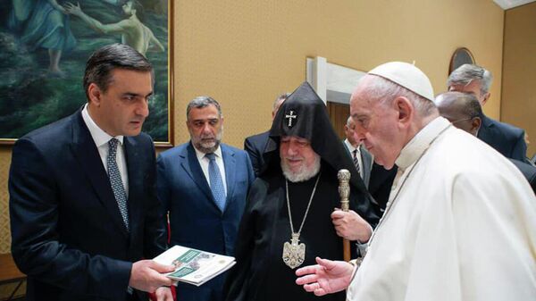 Встреча Омбудсмена Армана Татояна с Папой Римским Франциском (7 октября 2021). Ватикан - Sputnik Армения