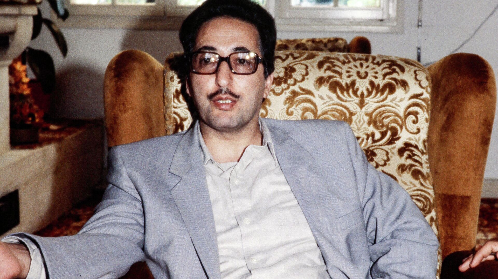 Бывший президент Ирана Аболхассан Банисадр в Овер-сюр-Уазе (19 августа 1981). Париж - Sputnik Армения, 1920, 09.10.2021