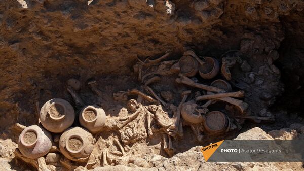 Раскопки некрополя Неркин Навер в Арагацотнской области Армении - Sputnik Արմենիա