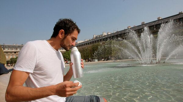 Французский парфюмер Фрэнсис Куркджян в садах Пале-Рояль в Париже - Sputnik Армения