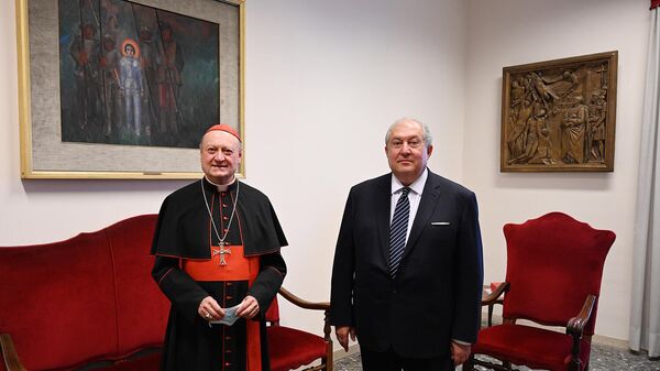 Президент Армен Саркисян встретился с председателем Папского совета, кардиналом Джанфранко Равази (12 октября 2021). Ватикан - Sputnik Армения