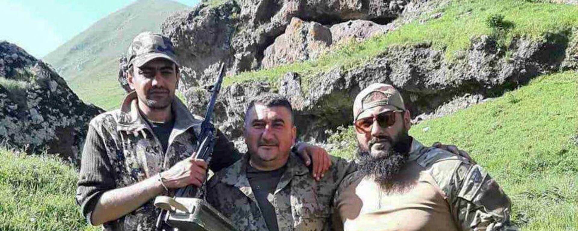 Առուշ Առուշանյանը (ձախից առաջինը) մարտական ընկերների հետ Առուշ Առուշանյանը (ձախից առաջինը) մարտական ընկերների հետ - Sputnik Արմենիա, 1920, 18.10.2021