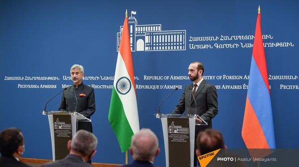 Главы МИД Армении и Индии Арарат Мирзоян и Субраманьям Джайшанкар на пресс-конференции (13 октября 2021). Еревaн - Sputnik Արմենիա
