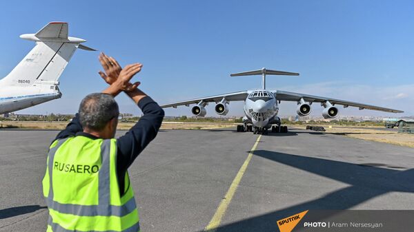 Грузовой самолет с партией вакцины от коронавируса в аэропорту Эребуни - Sputnik Армения