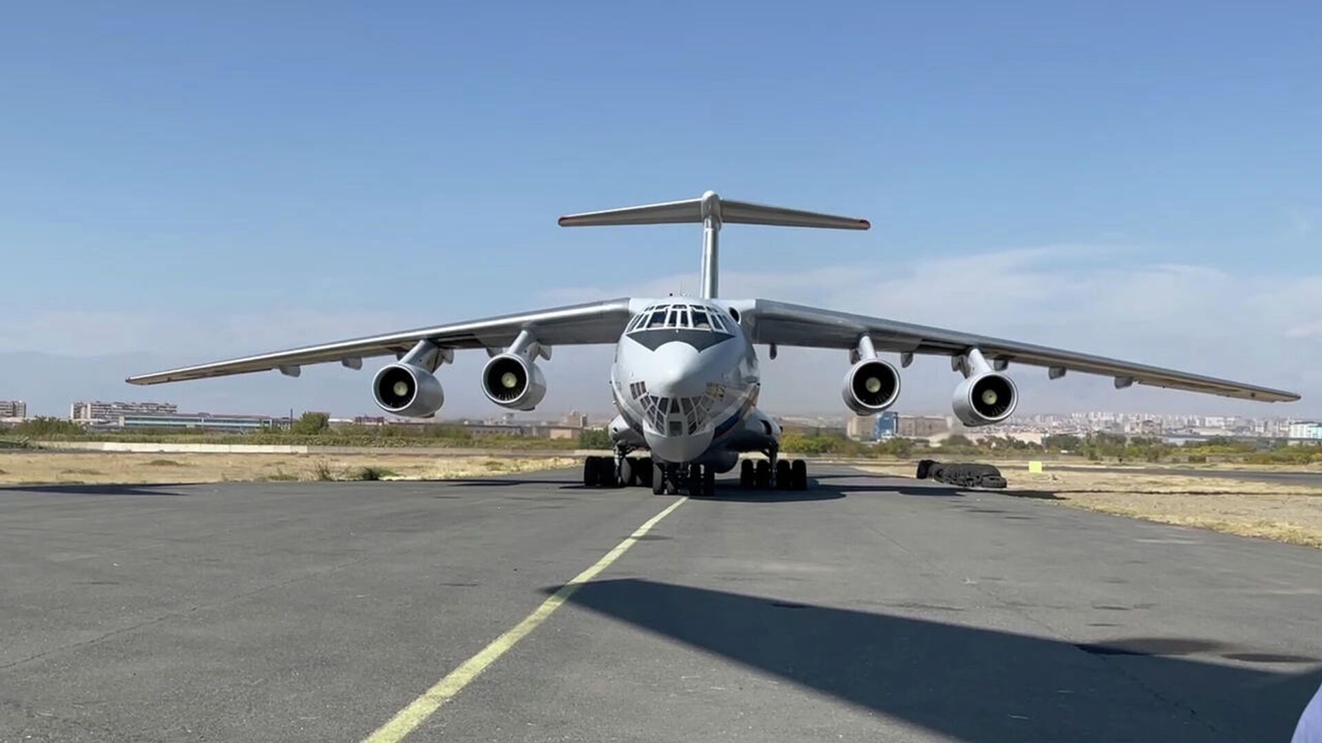 Партия российской вакцины Спутник V поступила на авиабазу Эребуни Партия российской вакцины Спутник V поступила на авиабазу Эребуни - Sputnik Армения, 1920, 14.10.2021