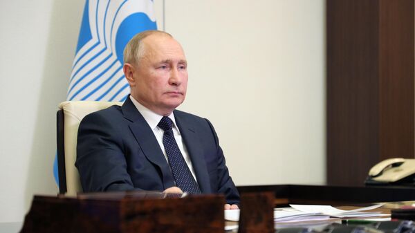 Президент РФ Владимир Путин в режиме видеоконференции принимает участие в заседании Совета глав государств - участников СНГ (15 октября 2021). Москва - Sputnik Армения