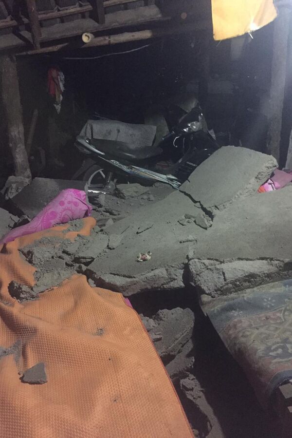 Разрушенные дома после землетрясения силой 4,8 балла, произошедшего в Карангасеме на туристическом острове Бали. - Sputnik Армения