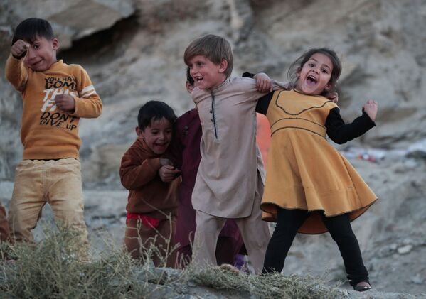Дети играют возле своего дома в Кабуле. - Sputnik Армения