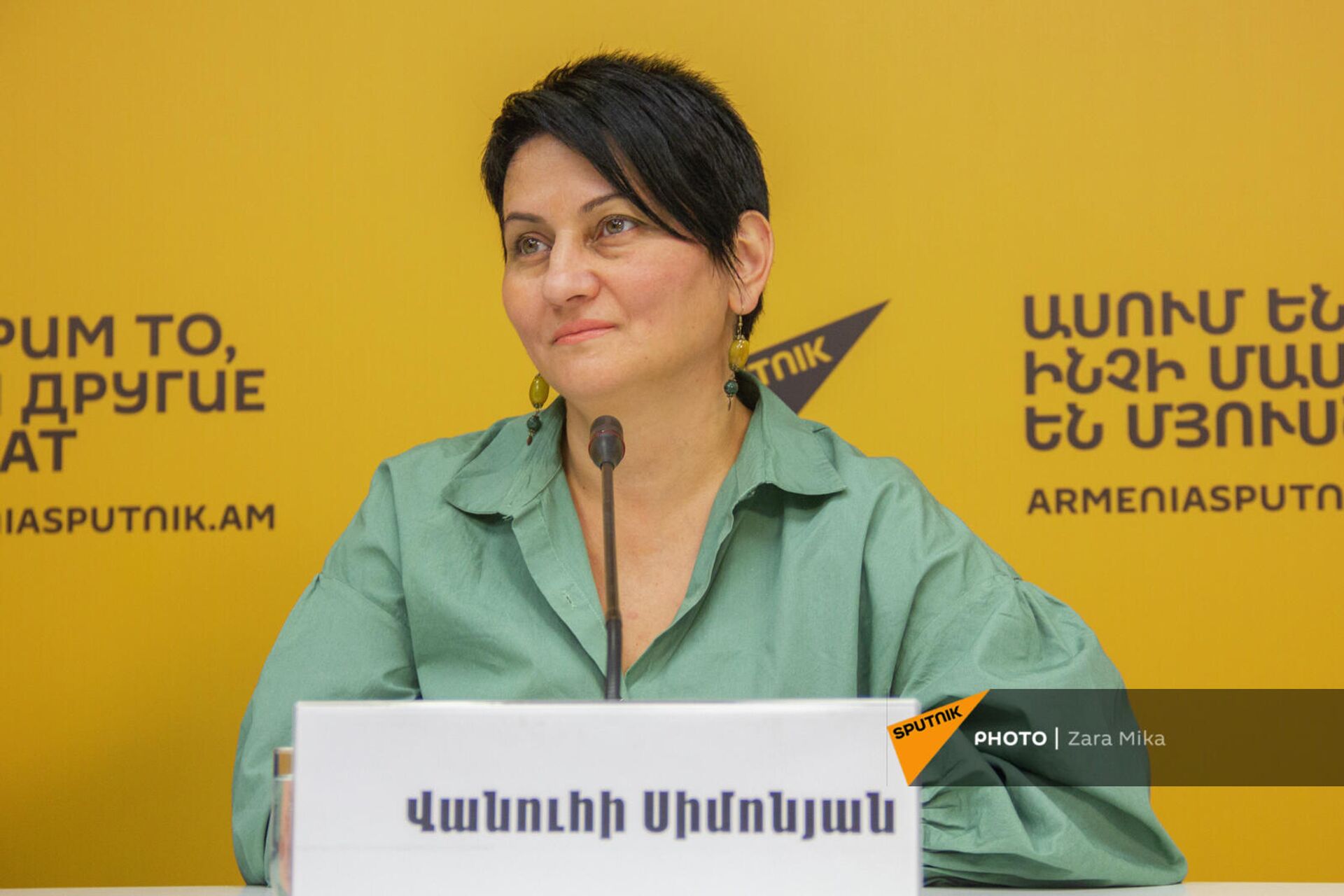 Учредитель ОО Образовательно-культурный центр Кеан Вануи Симонян на пресс-конференции на тему планируемого праздника Тонратон (21 октября 2021) Еревaн Учредитель ОО Образовательно-культурный центр Кеан Вануи Симонян на пресс-конференции на тему планируемого праздника Тонратон (21 октября 2021) Еревaн - Sputnik Армения, 1920, 21.10.2021
