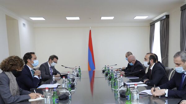 Министр иностранных дел Арарат Мирзоян принял специального представителя генсека НАТО на Кавказе и в Центральной Азии Хавьера Коломина Пириса (21 октября 2021). Еревaн - Sputnik Армения