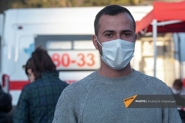 Ответственный за одну из мобильных точек вакцинации Андраник Ароян в рамках акции День вакцинации в Ереване Ответственный за одну из мобильных точек вакцинации Андраник Ароян в рамках акции День вакцинации в Ереване - Sputnik Армения