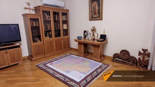 Кабинет предводителя Арцахской епархии ААЦ  епископа Вртанеса Абрамяна - Sputnik Армения