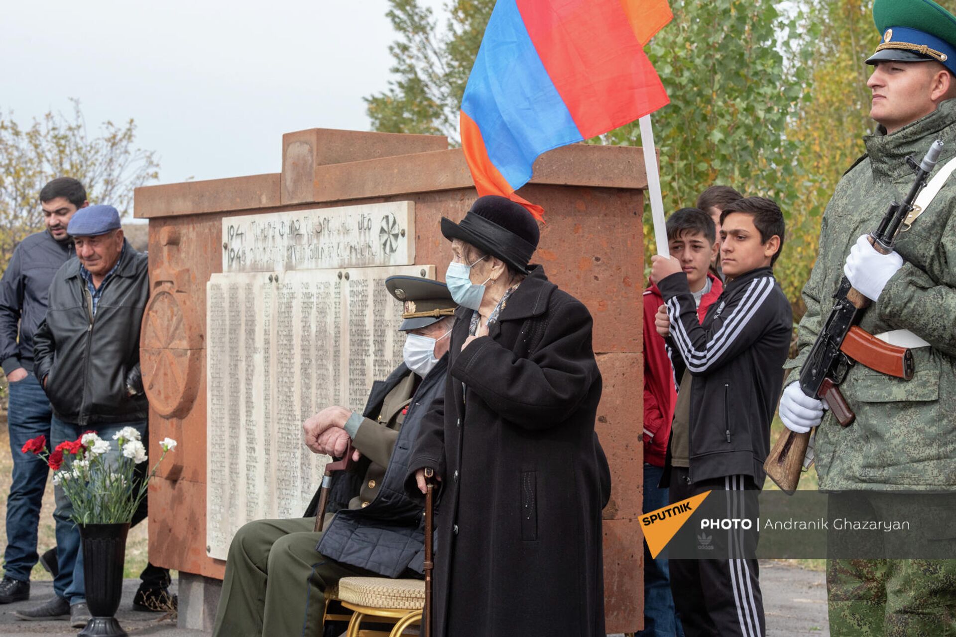 Церемония перезахоронения останков участника ВОВ Егиша Ованнисяна (25 октября 2021)․ Талин, Арагацотн Церемония перезахоронения останков участника ВОВ Егиша Ованнисяна (25 октября 2021)․ Талин, Арагацотн - Sputnik Արմենիա, 1920, 25.10.2021