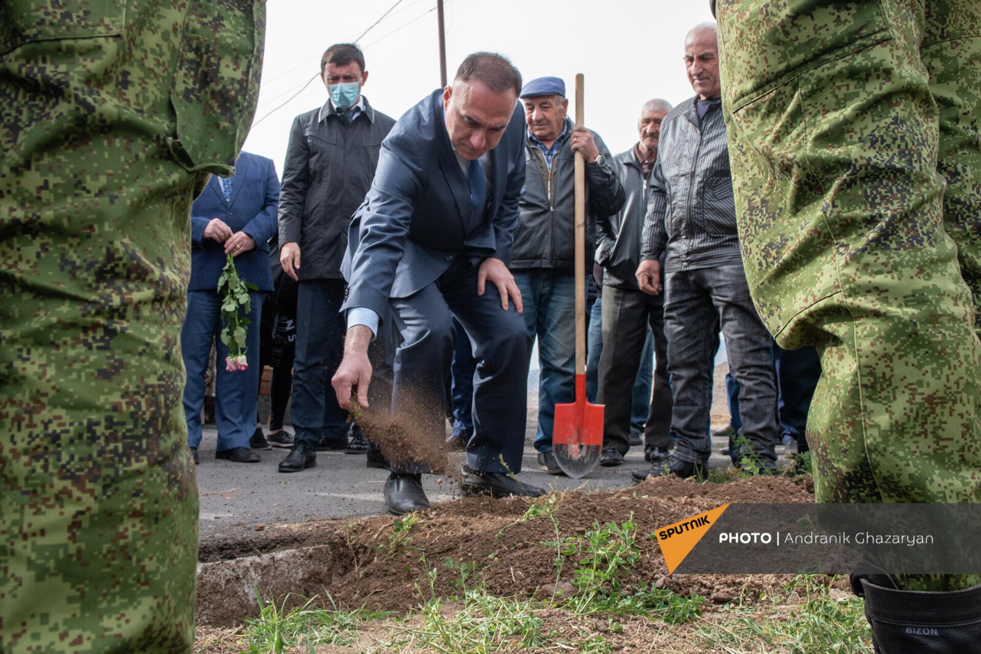 Церемония перезахоронения останков участника ВОВ Егиша Ованнисяна (25 октября 2021). Талин, Арагацотн Церемония перезахоронения останков участника ВОВ Егиша Ованнисяна (25 октября 2021). Талин, Арагацотн - Sputnik Արմենիա, 1920, 25.10.2021