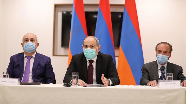 Премьер-министр Никол Пашинян на очередном заседании совета по сотрудничеству с внепарламентскими политическими силами (30 октября 2021). Еревaн - Sputnik Армения
