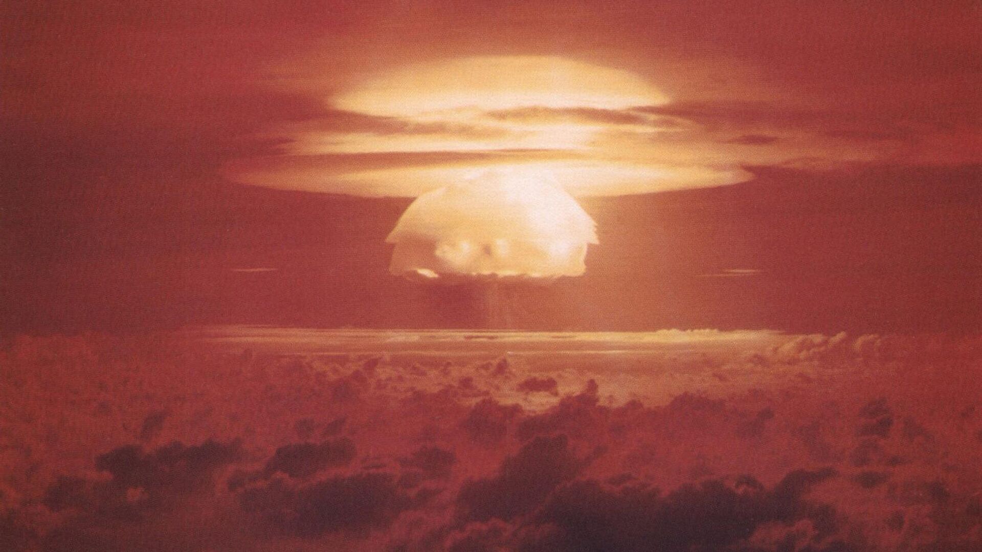 Испытание ядерного оружия Браво (мощность 15 тонн) на атолле Бикини. - Sputnik Армения, 1920, 07.03.2022