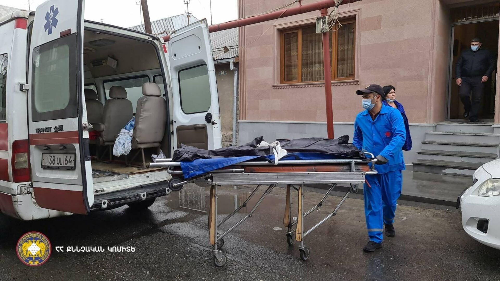 Քննչական խումբը Սուվորովի փողոցի տներից մեկում, որտեղ հայտնաբերվել է սպանված կնոջ դի (1 նոյեմբերի, 2021 թ.). Երևան Քննչական խումբը Սուվորովի փողոցի տներից մեկում, որտեղ հայտնաբերվել է սպանված կնոջ դի (1 նոյեմբերի, 2021 թ.). Երևան - Sputnik Արմենիա, 1920, 01.11.2021