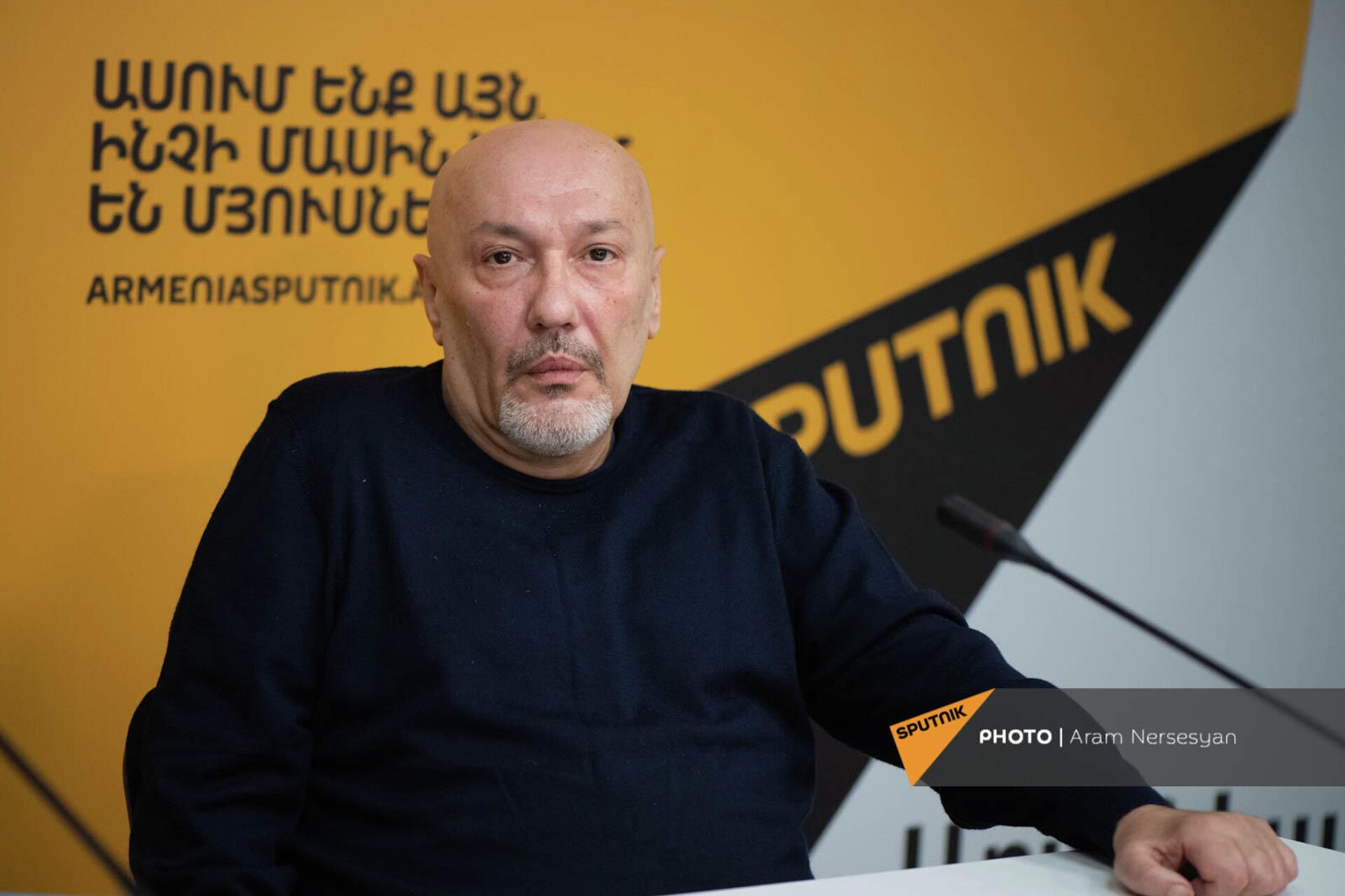 Юрий Симонян во время Круглого стола в мультимедийном пресс-центре Sputnik (1 ноября 2021). Еревaн Юрий Симонян во время Круглого стола в мультимедийном пресс-центре Sputnik (1 ноября 2021). Еревaн - Sputnik Армения, 1920, 01.11.2021
