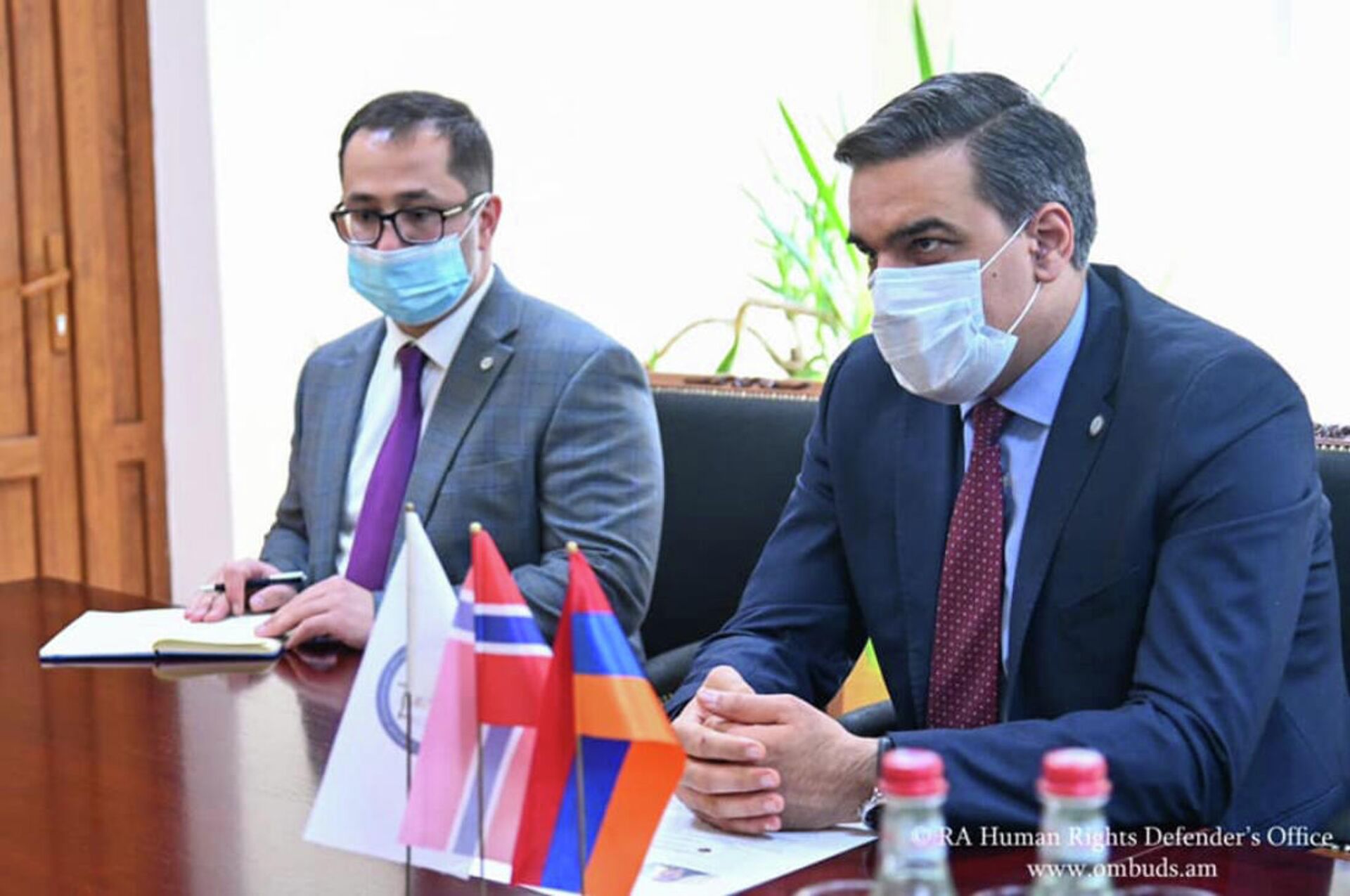 Օմբուդսմեն Արման Թաթոյանն ընդունել է Հայաստանում Նորվեգիայի Թագավորության նորանշանակ արտակարգ և լիազոր դեսպան Հելեն Սանդ Անդրեսենին (1 նոյեմբերի 2021)։ Երևան Օմբուդսմեն Արման Թաթոյանն ընդունել է Հայաստանում Նորվեգիայի Թագավորության նորանշանակ արտակարգ և լիազոր դեսպան Հելեն Սանդ Անդրեսենին (1 նոյեմբերի 2021)։ Երևան - Sputnik Արմենիա, 1920, 01.11.2021