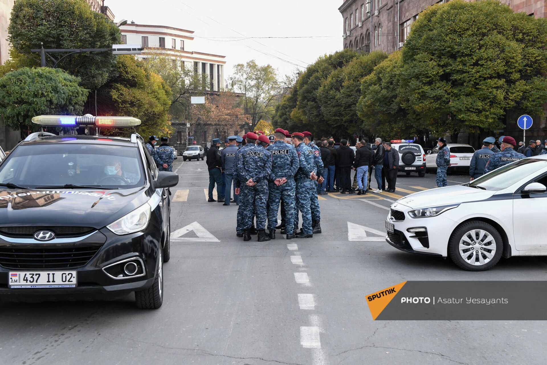 Զոհված և անհետ կորած զինծառայողների հարազատների բողոքի ակցիան Կառավարության տան դիմաց (3 նոյեմբերի, 2021թ.). Երևան Զոհված և անհետ կորած զինծառայողների հարազատների բողոքի ակցիան Կառավարության տան դիմաց (3 նոյեմբերի, 2021թ.). Երևան - Sputnik Արմենիա, 1920, 03.11.2021