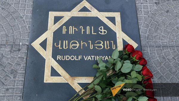 На площади Шарля Азнавура открылась звезда известного кинематографиста Рудольфа Ватиняна (5 ноября 2021). Еревaн - Sputnik Армения