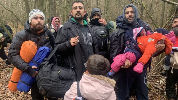 Беженцы на белорусско-польской границе - Sputnik Армения