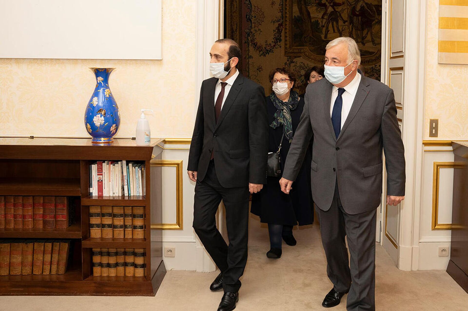 В рамках рабочего визита во Францию министр иностранных дел РА Арарат Мирзоян встретился с Председателем Сената Франции Жераром Ларше (10 ноября 2021). Париж - Sputnik Армения, 1920, 10.11.2021