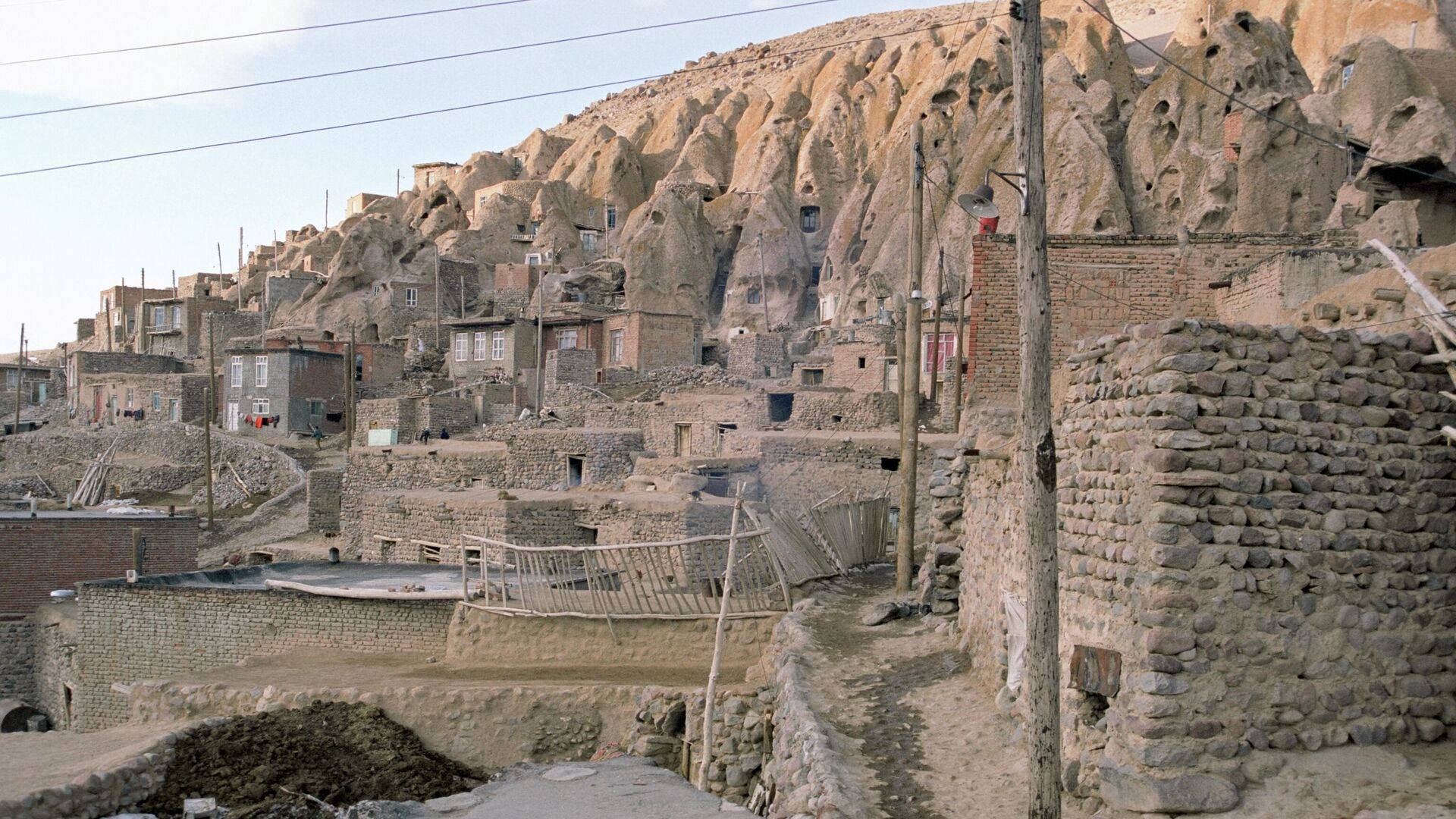 Кандован - деревня с жилищами, вырубленными в скалах, около города Тебриз, недалеко от озера Урмия в Иране. - Sputnik Армения, 1920, 11.11.2021