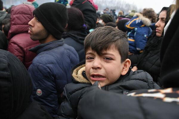 Плачущий мальчик в лагере беженцев - Sputnik Армения