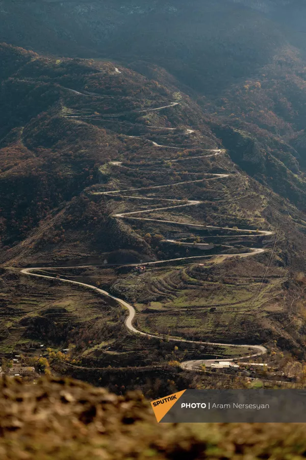 Так выглядит дорога из Воротана в Шурнух со стороны села Хот. - Sputnik Армения