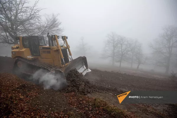 Дорога поможет разблокировать село Барцраван, которое сейчас отрезано - Sputnik Армения