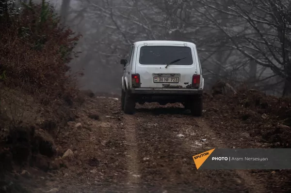 "Нива" одна из редких машин, которая здесь может проехать. - Sputnik Армения