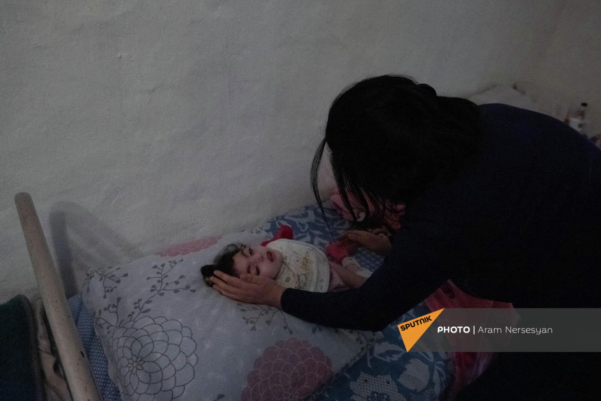 Բարձրավանի բնակիչ Ծաղիկը դստեր` Նարեի հետ Բարձրավանի բնակիչ Ծաղիկը դստեր` Նարեի հետ - Sputnik Արմենիա, 1920, 15.11.2021