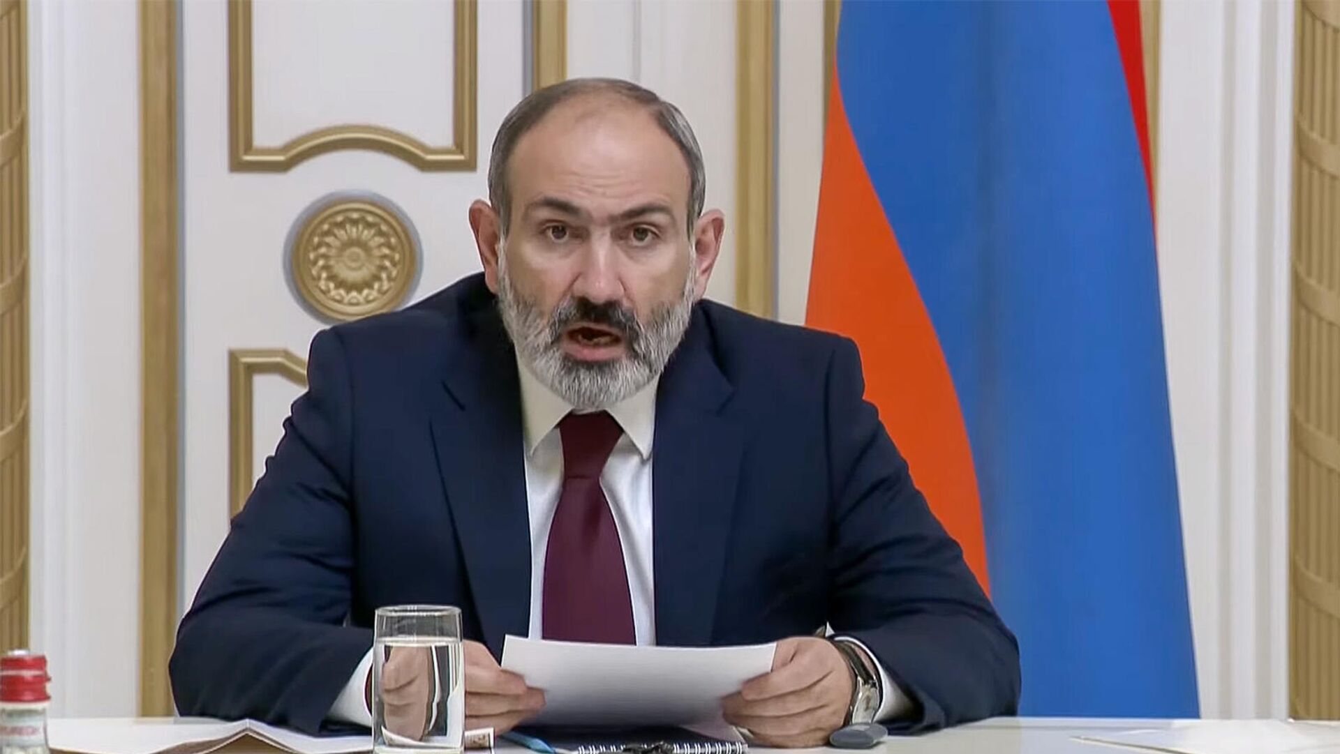 Премьер-министр Никол Пашинян выступает на внеочередном заседании Совета безопасности Армении (16 ноября 2021). Еревaн - Sputnik Армения, 1920, 06.12.2021