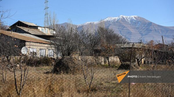 Вид на гору Ишханасар из одноименного села в Сюникской области - Sputnik Армения