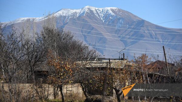 Вид на гору Ишханасар из одноименного села в Сюникской области - Sputnik Армения