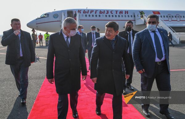ՀՀ փոխվարչապետ Մհեր Գրիգորյանը դիմավորել է Ղրղզստանի վարչապետ Ակիլբեկ Ժապարովին, որը Հայաստան է ժամանել Եվրասիական միջկառավարական խորհրդի նիստերին մասնակցելու նպատակով - Sputnik Արմենիա
