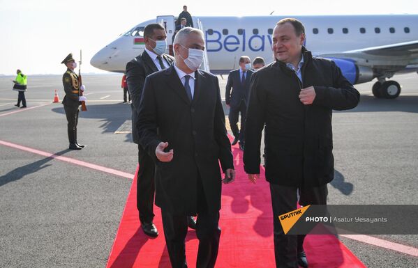 ՀՀ փոխվարչապետ Մհեր Գրիգորյանը դիմավորել է  Բելառուսի վարչապետ Ռոման Գոլովչենկոյին, որը Հայաստան է ժամանել Եվրասիական միջկառավարական խորհրդի նիստերին մասնակցելու նպատակով - Sputnik Արմենիա
