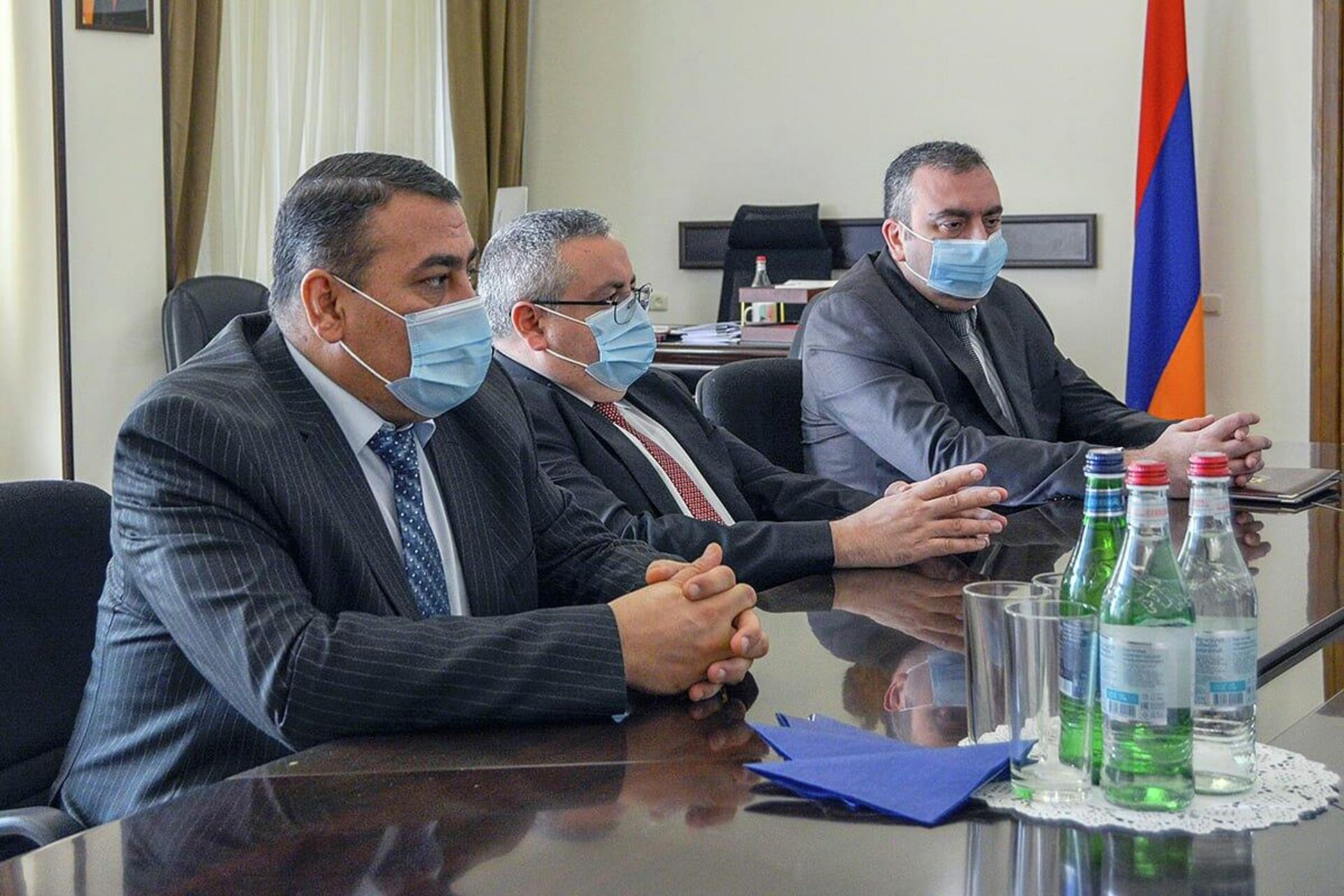 ՀՀ սննդամթերքի անվտանգության տեսչական մարմնի ղեկավար Գեորգի Ավետիսյանը հանդիպել է ԵՏՀ տեխնիկական կարգավորման հարցերով Կոլեգիայի անդամ (նախարար) Վիկտոր Նազարենկոյի հետ: ՀՀ սննդամթերքի անվտանգության տեսչական մարմնի ղեկավար Գեորգի Ավետիսյանը հանդիպել է ԵՏՀ տեխնիկական կարգավորման հարցերով Կոլեգիայի անդամ (նախարար) Վիկտոր Նազարենկոյի հետ: - Sputnik Արմենիա, 1920, 18.11.2021