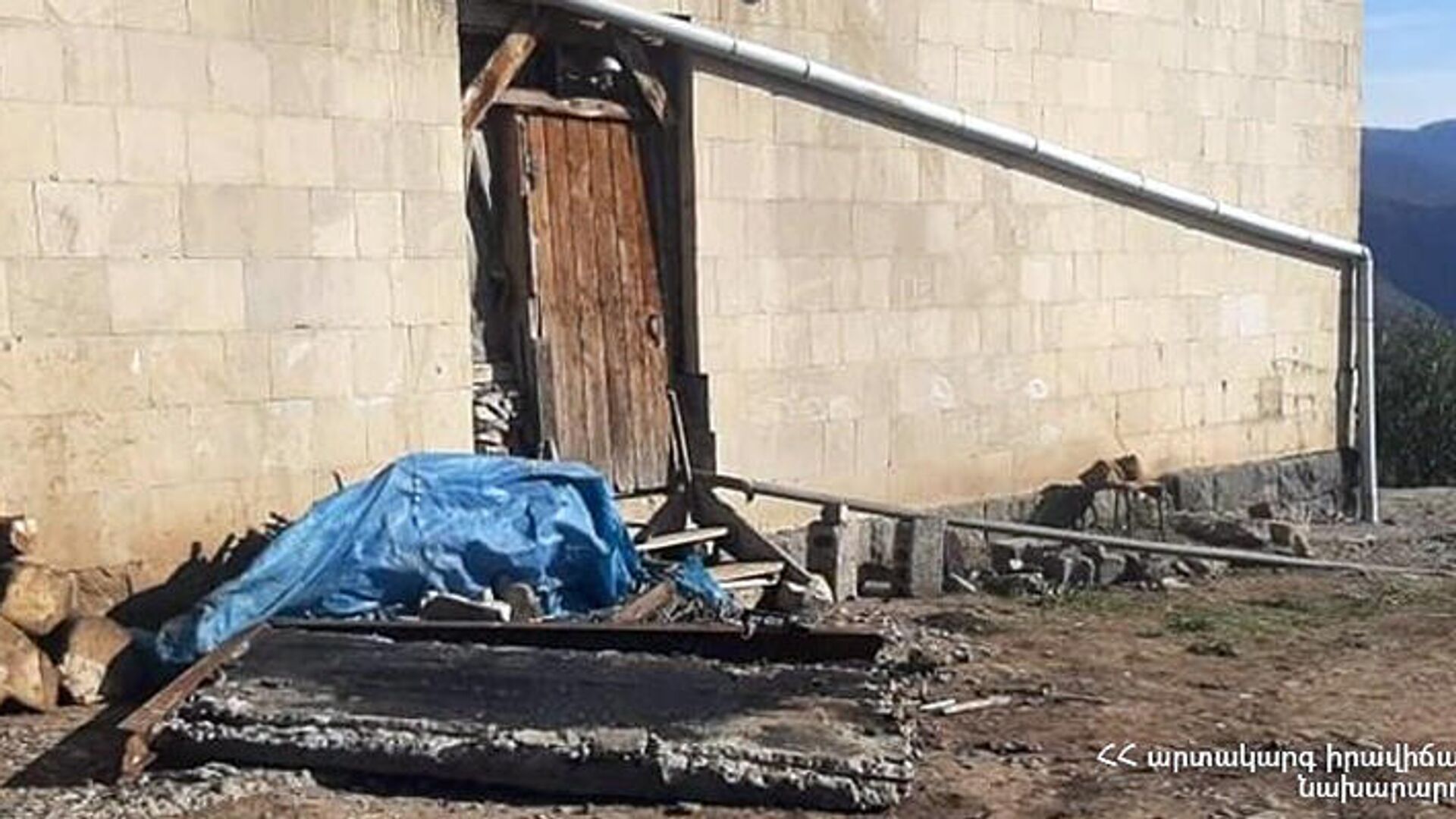 Здание с обрушенным балконом в селе Ахтанак (21 ноября 2021). Тавуш Здание с обрушенным балконом в селе Ахтанак (21 ноября 2021). Тавуш - Sputnik Армения, 1920, 21.11.2021