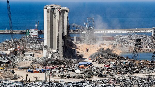 Место взрыва рядом с бункерами в порту Бейрута (16 августа 2020). Ливан - Sputnik Армения