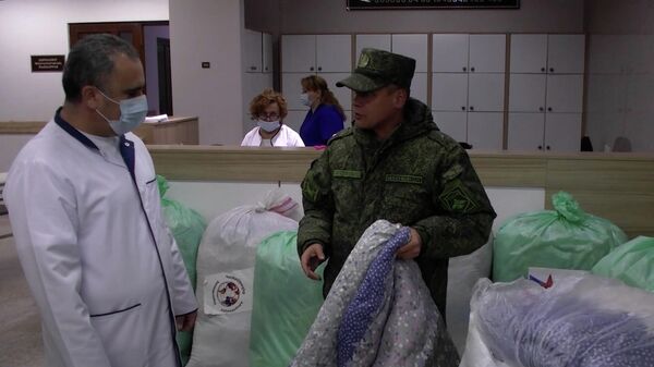 Российские миротворцы с благотворителями передали 1 тонну гуманитарного груза в республиканский медицинский центр в Нагорном Карабахе - Sputnik Армения