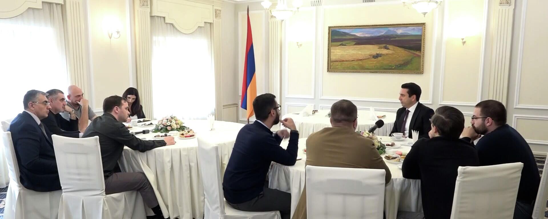 Ինչ է իրականում պատասխանել Ալեն Սիմոնյանը ռուս լրագրողին
 - Sputnik Армения, 1920, 24.11.2021