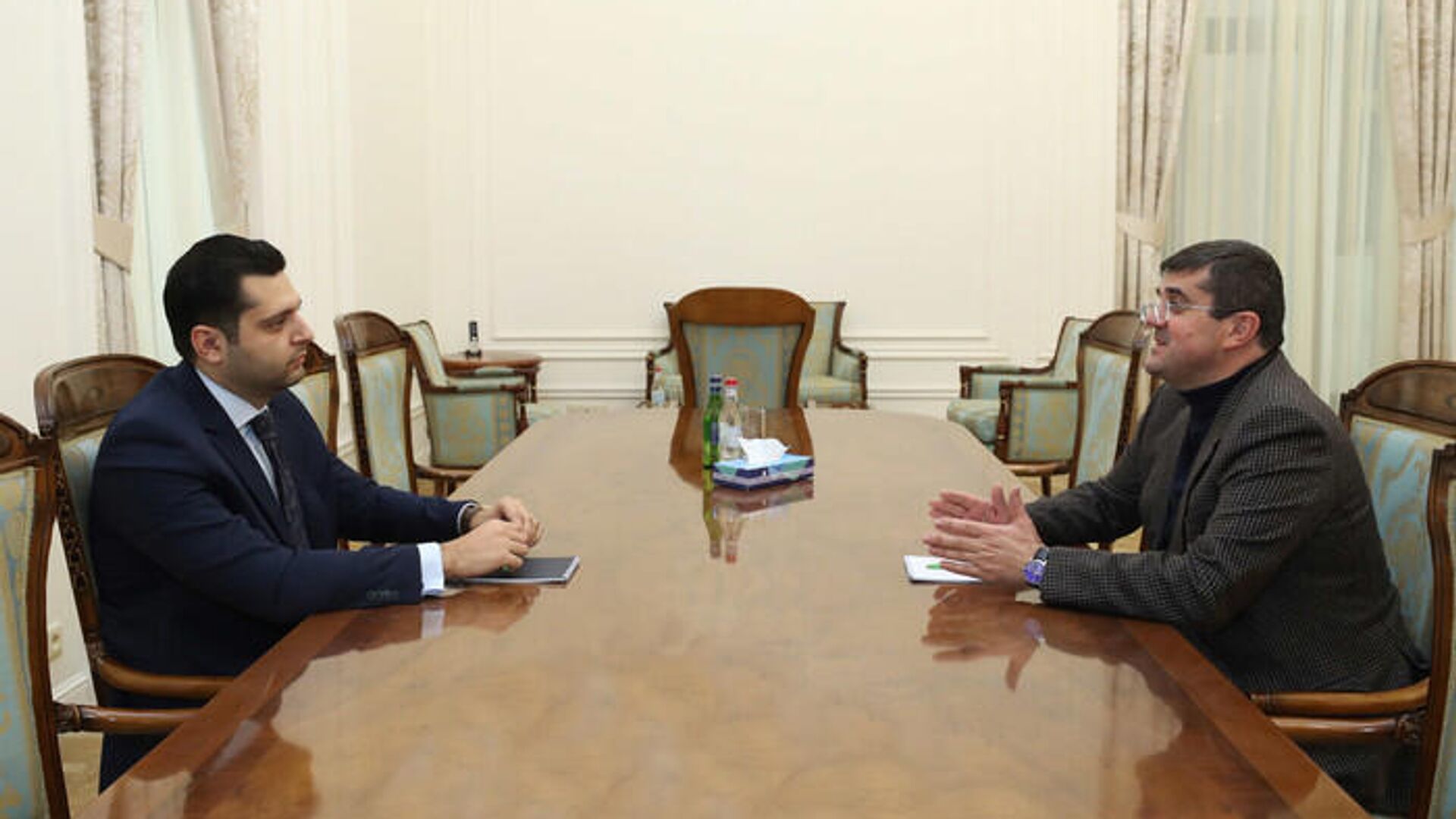 Вице-премьер Амбарцум Матевосян встретился с президентом Карабаха Араиком Арутюняном (26 ноября 2021). Еревaн - Sputnik Армения, 1920, 26.11.2021