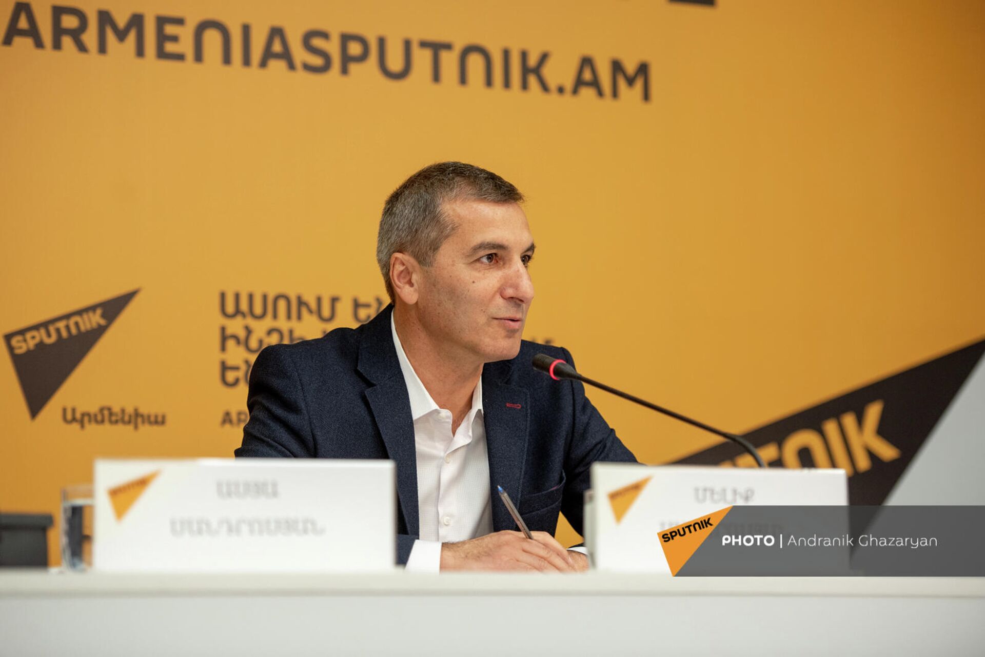 Բասկետբոլի կովկասյան լիգայի տնօրեն Մելիք Սանդրոսյանը Հայաստանում առաջին անցկացվելիք Կովկասյան լիգայի մրցախաղերի թեմայով ասուլիսի ժամանակ (27 նոյեմբերի, 2021թ). Երևան Բասկետբոլի կովկասյան լիգայի տնօրեն Մելիք Սանդրոսյանը Հայաստանում առաջին անցկացվելիք Կովկասյան լիգայի մրցախաղերի թեմայով ասուլիսի ժամանակ (27 նոյեմբերի, 2021թ). Երևան - Sputnik Արմենիա, 1920, 27.11.2021