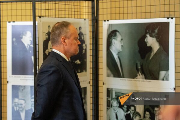 Открытие фотовыставки в честь 126-летия Анастаса Микояна в НАН РА (29 ноября 2021). Еревaн - Sputnik Армения