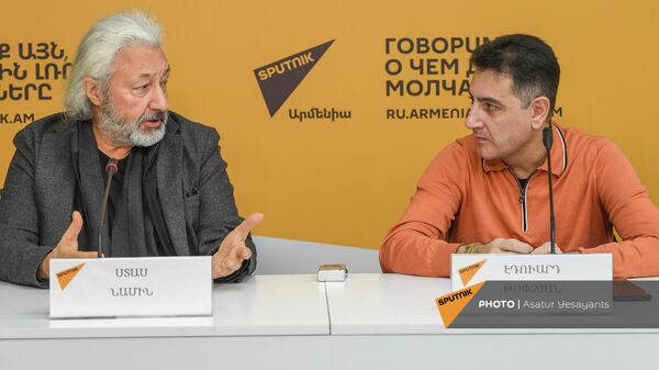 Стас Намин и Эдуард Топчян на пресс-конференции в мультимедийном пресс-центре Sputnik Армения (30 ноября 2021). Еревaн - Sputnik Армения