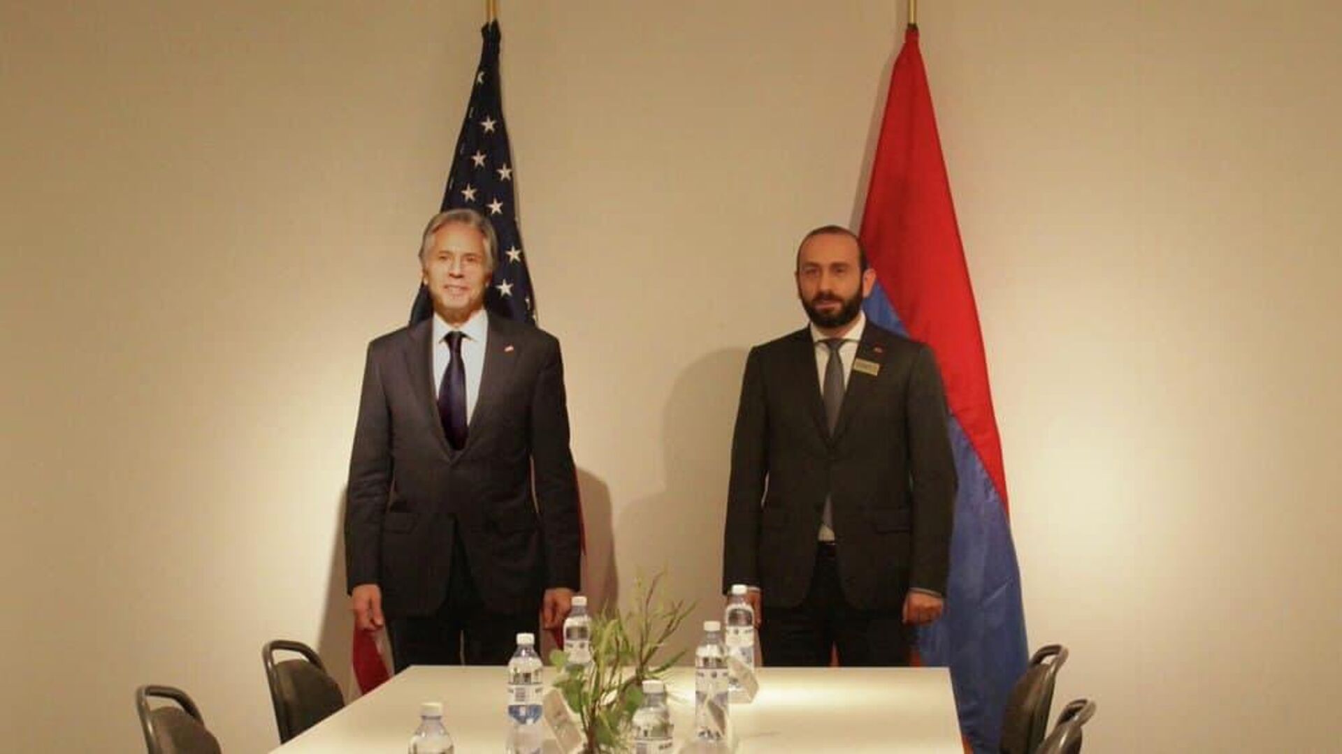 Глава МИД Арарат Мирзоян на встрече с госсекретарем США Энтони Блинкеном (2 декабря 2021). Стокгольм - Sputnik Армения, 1920, 02.12.2021